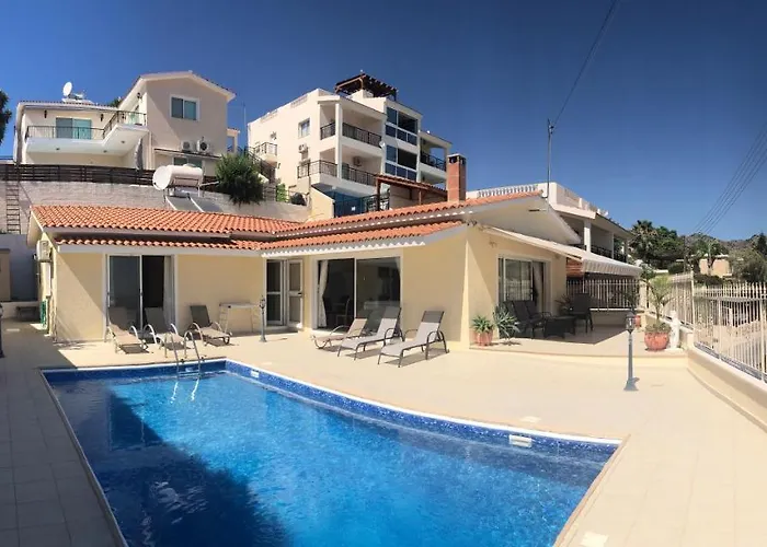 Peyia Palm Villa